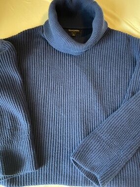 Banana Republic Ladies  Navy Ribbed Turtleneck Sweater